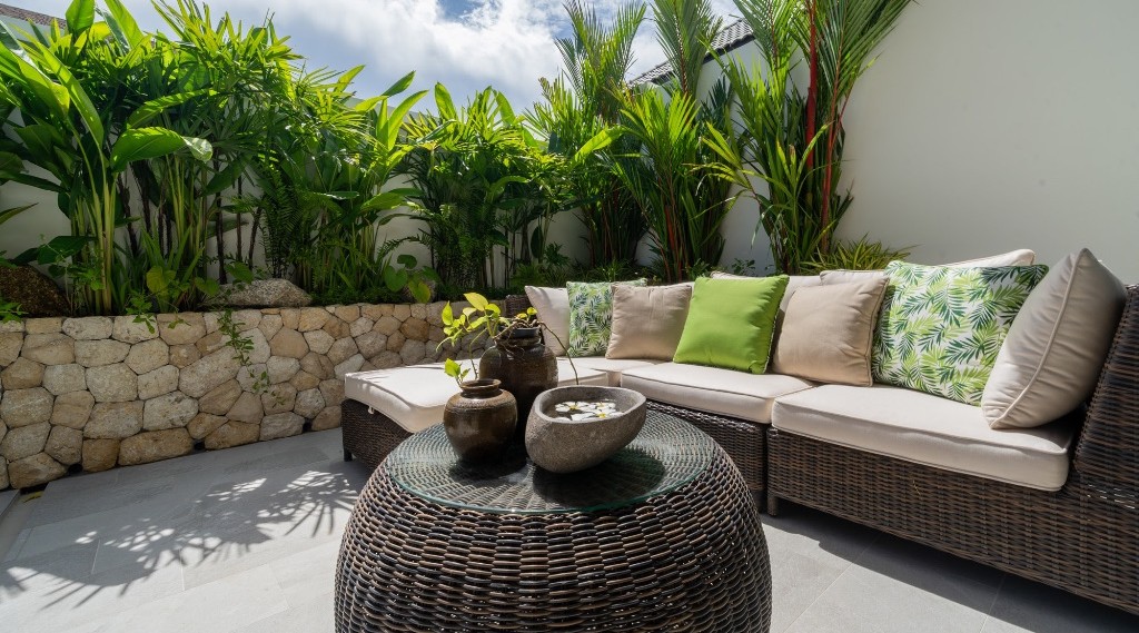 Tropical garden lounge